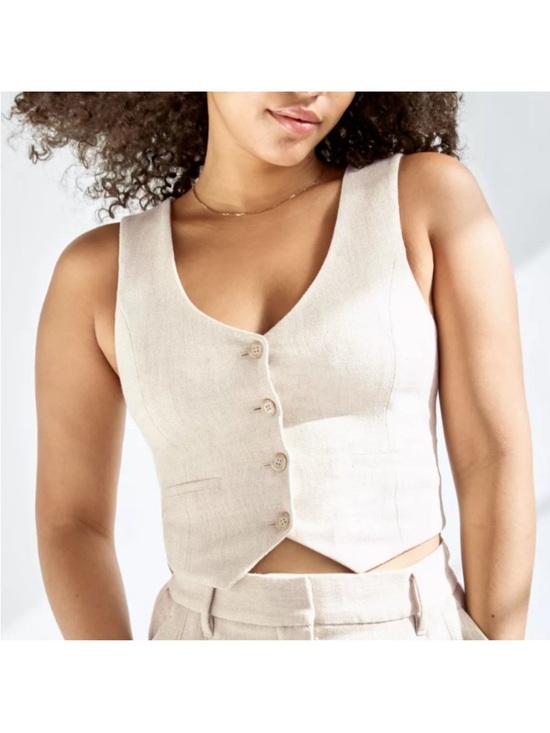 Aritzia Tops - Aritzia wilfred desire beige vest size 4
